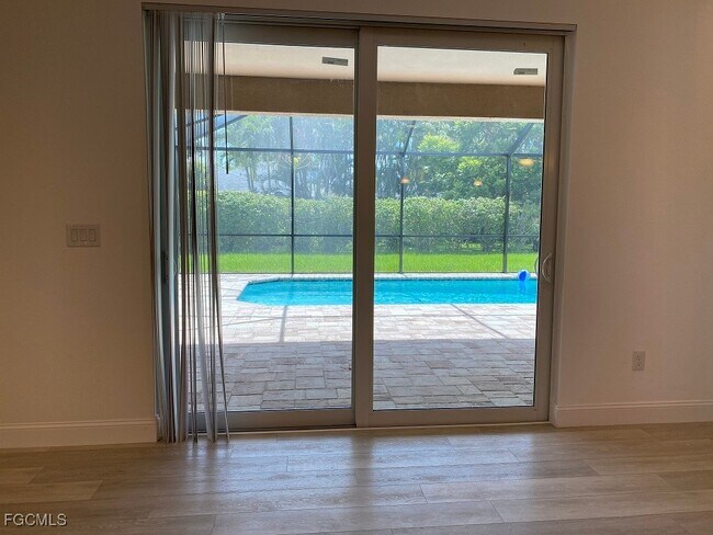 Building Photo - 3423 SW 6th Pl