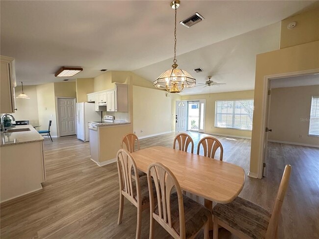 Building Photo - 5261 SE 15th Ave