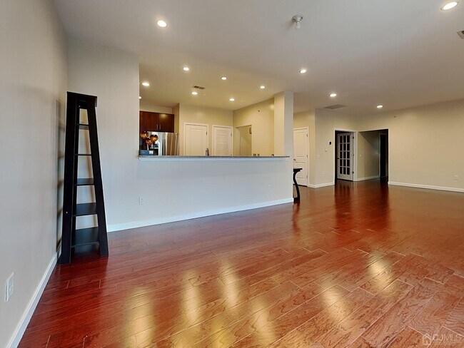 Building Photo - 347 Pond Ln