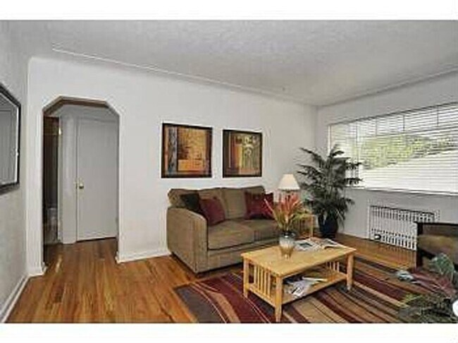 Foto del edificio - Great 1 bedroom Condo- Garage Parking and ...