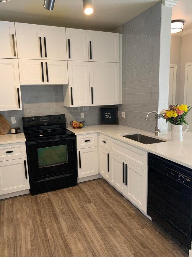 Building Photo - 16013 S Desert Foothills Pkwy