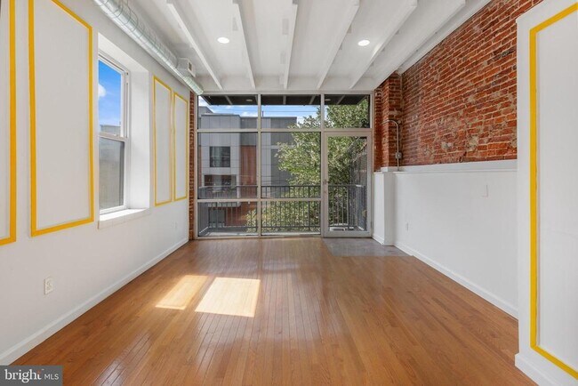Foto del edificio - 1704 W Girard Ave