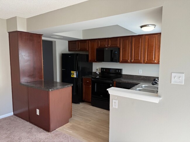 Building Photo - Campus East Townhomes