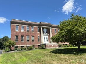 Building Photo - 280 Village St