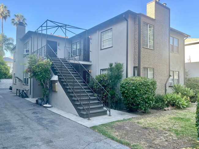 Building Photo - 11247 Camarillo St