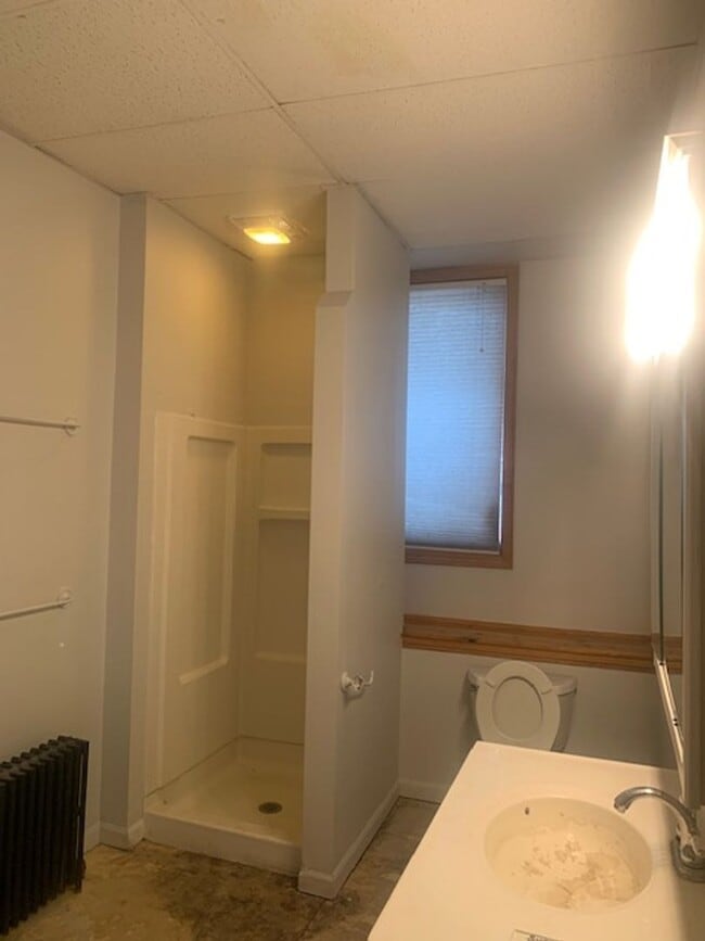 Building Photo - 903 Main St