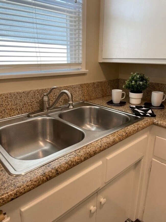 Foto del edificio - 4453 W 159th St