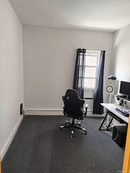 Foto del edificio - 688 E 230th St
