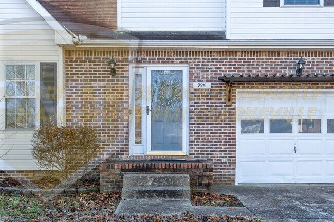 Building Photo - 996 Roedeer Dr