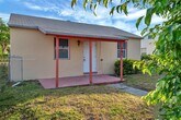 Foto principal - 562 W 4th St