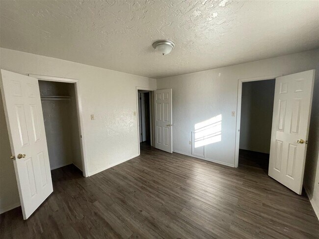 Foto del edificio - 1502 NW Kingsbury Ave