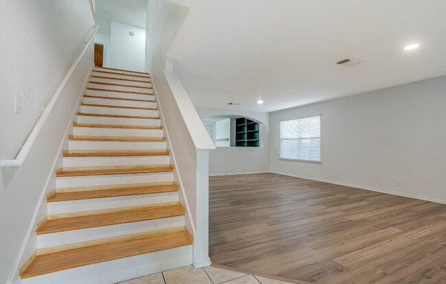 Building Photo - 337 Woodstone Loop