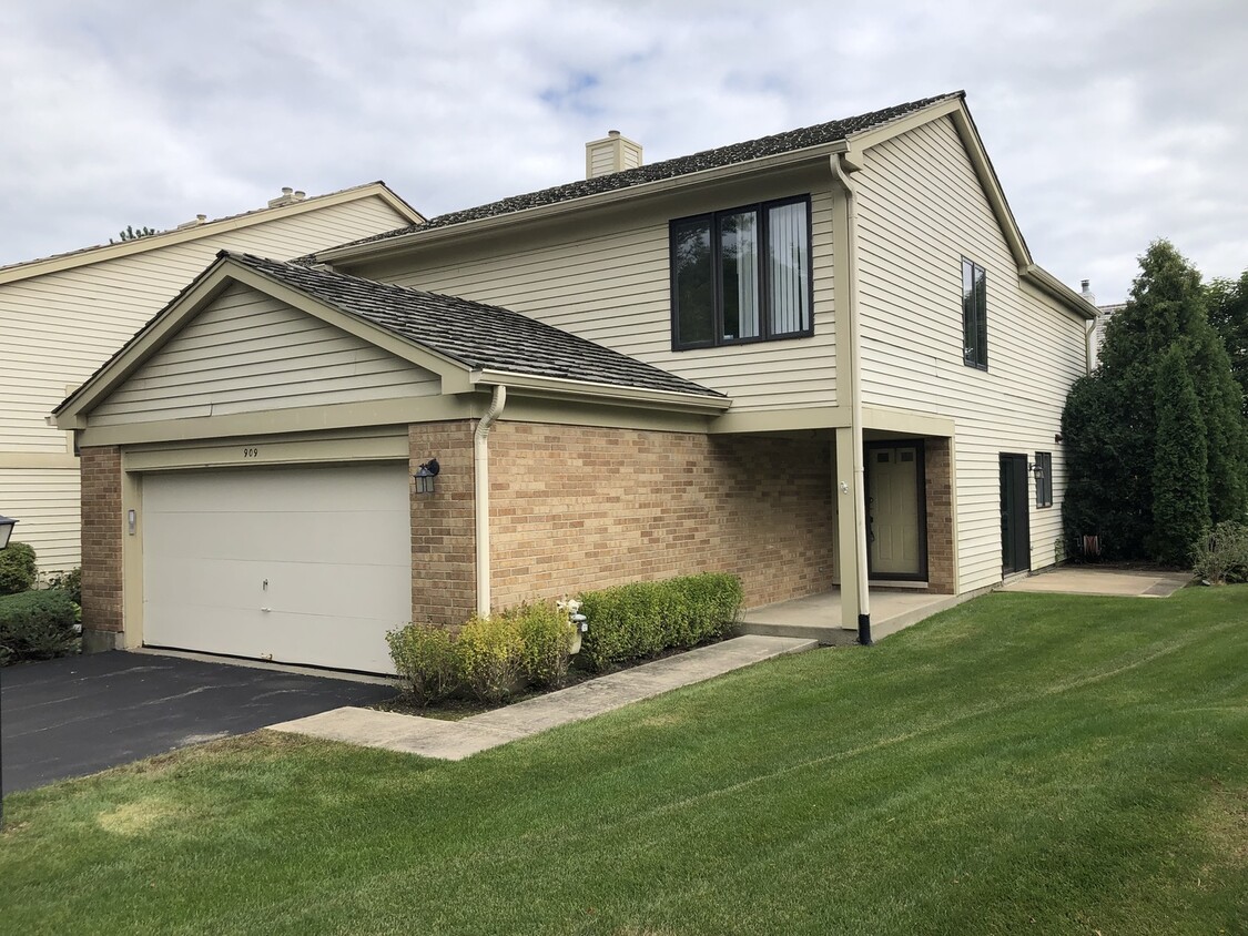 Foto principal - 909 Suffolk Ct