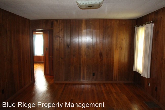 Foto del edificio - 1532 Parton Dr