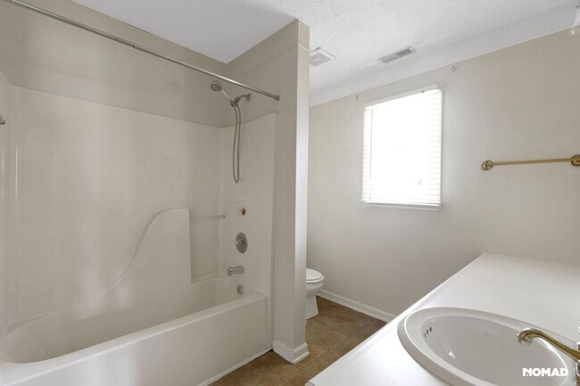 Foto del edificio - 1604 Piney Creek Pl