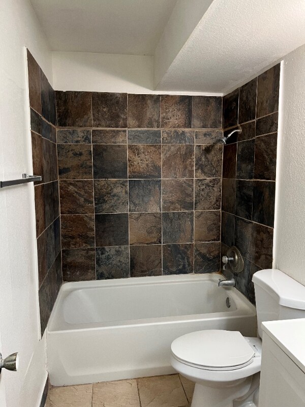 Building Photo - 3119 Jaguar Way E