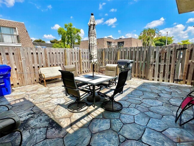 Foto del edificio - 8206 SW 23rd Ct