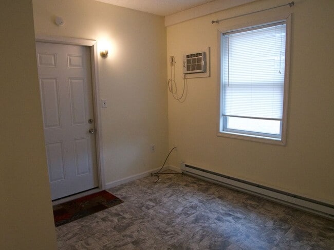 Building Photo - 422 South St