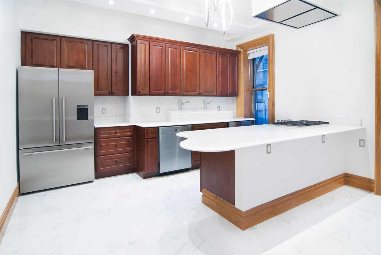 Primary Photo - 127 W 56th St