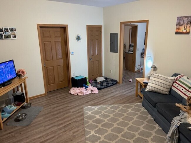 Foto del edificio - 129 E Reed Ave