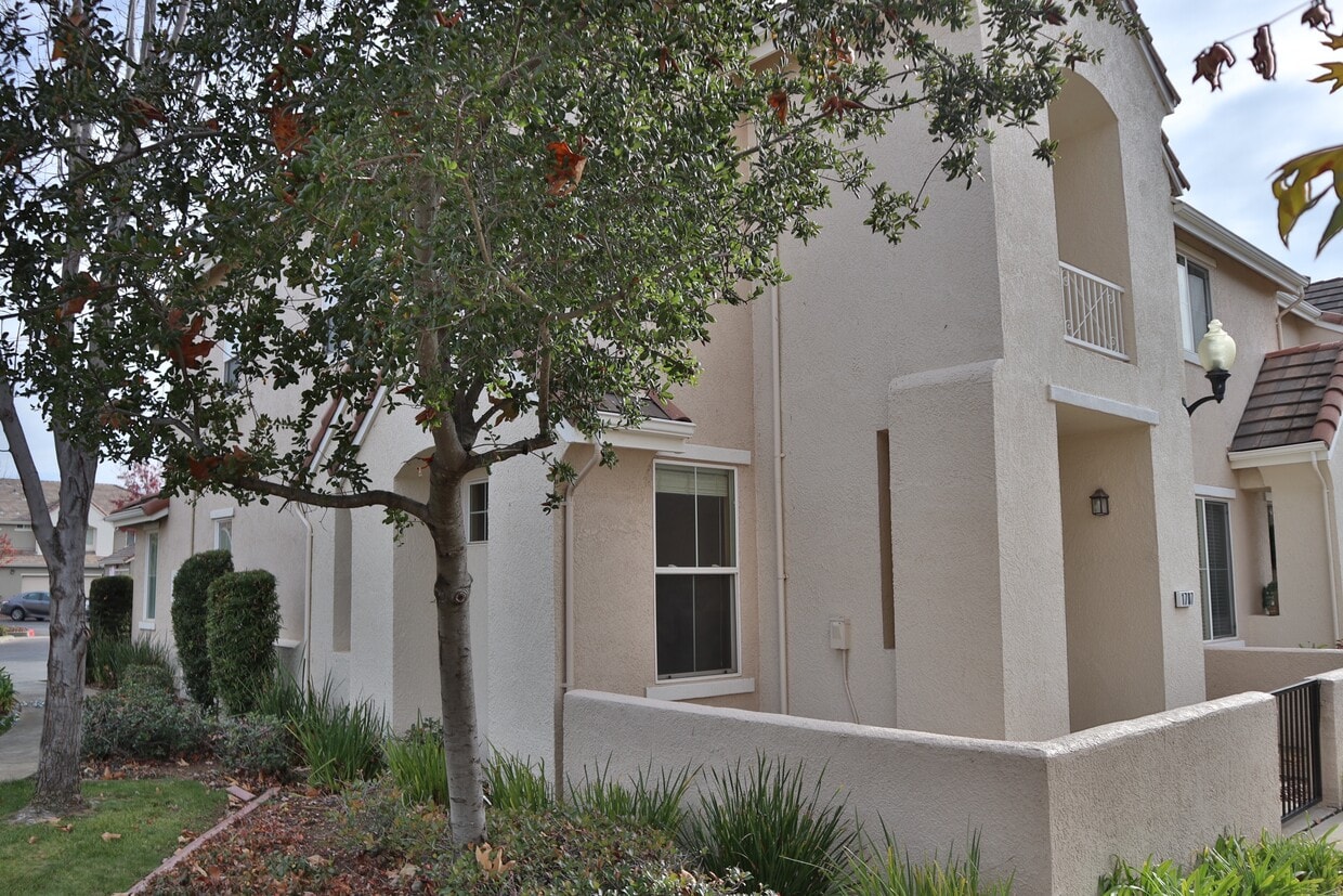 Primary Photo - 1707 Esplanade Cir