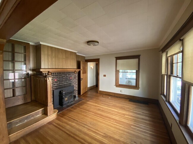 Building Photo - 14 Genesee Park Blvd
