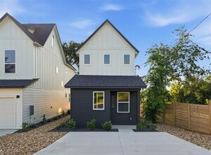 Building Photo - 2212 Yellow Jacket Ln