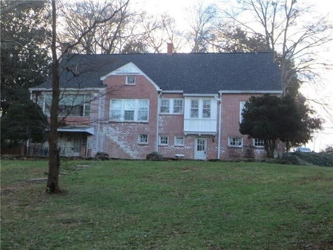 Building Photo - 598 Campbell Hill St NW