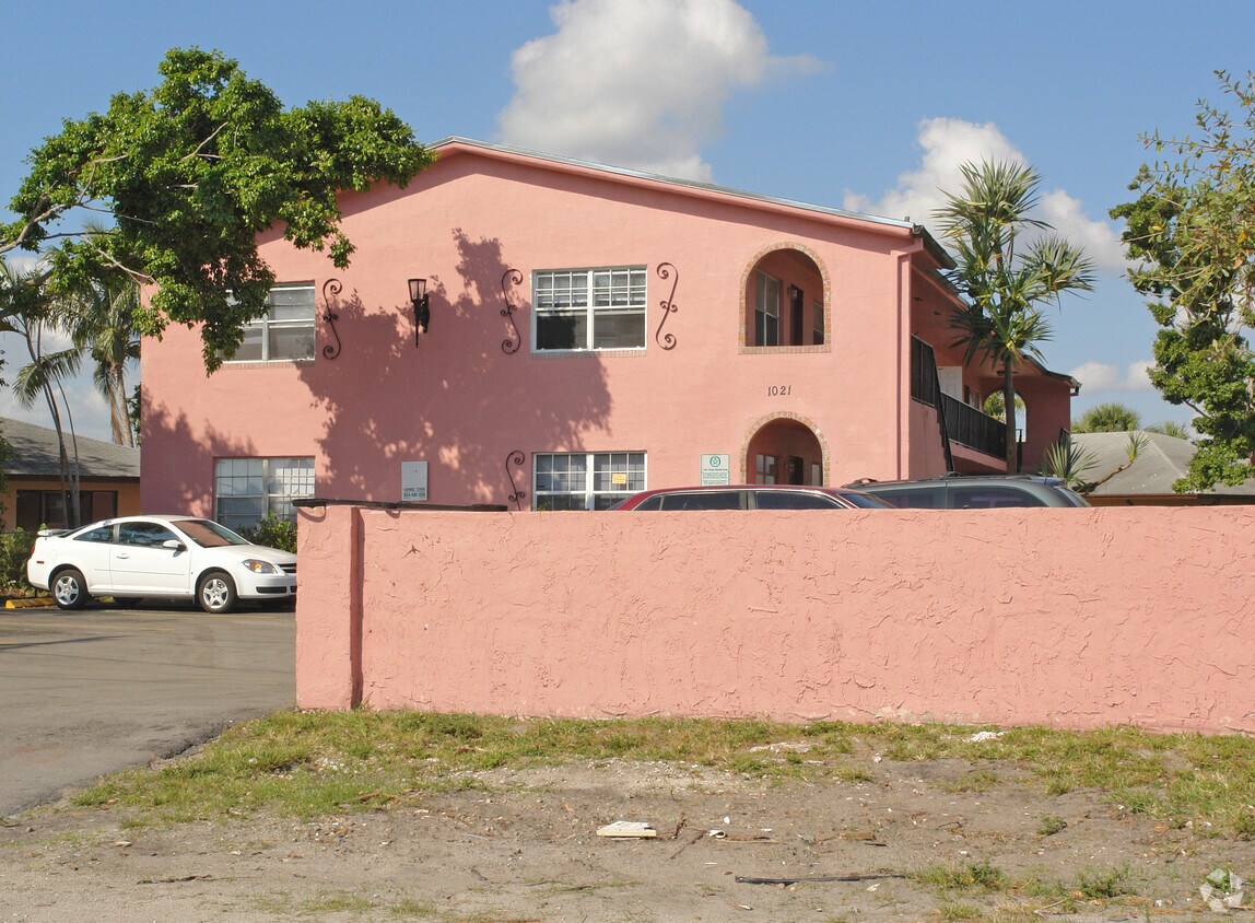 Primary Photo - 1021 NE 3rd Ave