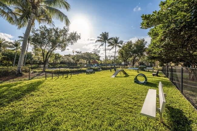 Building Photo - Club Caribe