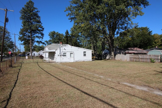 Building Photo - 653 Weston St