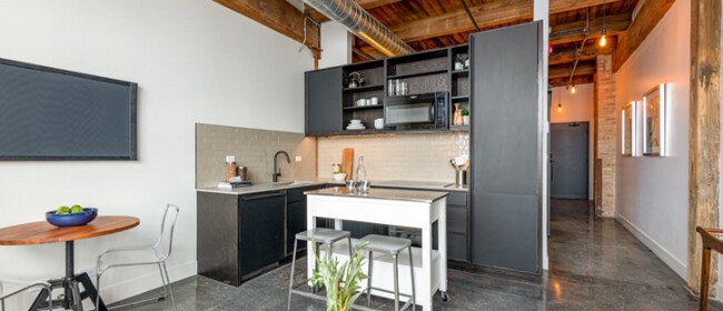 Foto del edificio - 2063 N Southport Ave