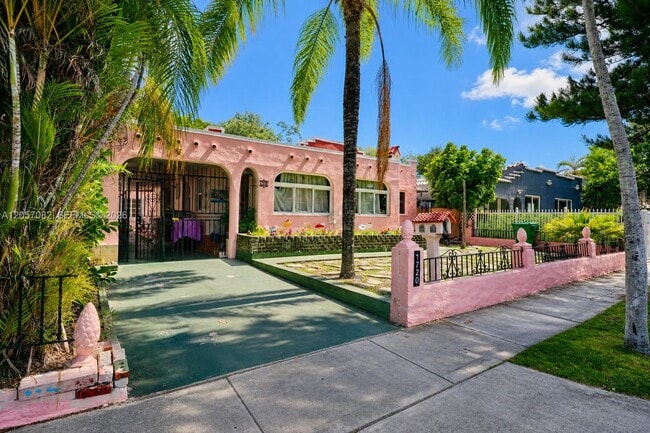 Building Photo - 1720 SW 11th Terrace