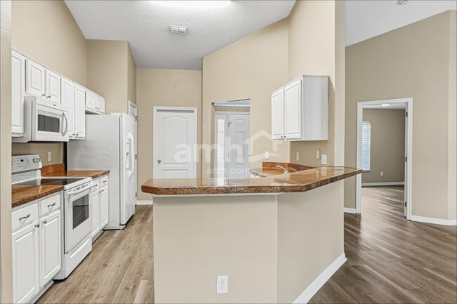 Building Photo - 660 Winding Lake Dr