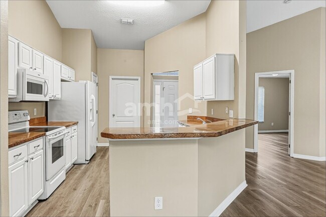 Foto del edificio - 660 Winding Lake Dr