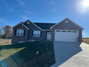 Building Photo - 1018 Lakeway Dr