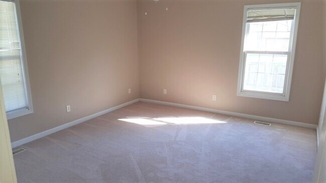 Building Photo - 8477 Countrywood Ct