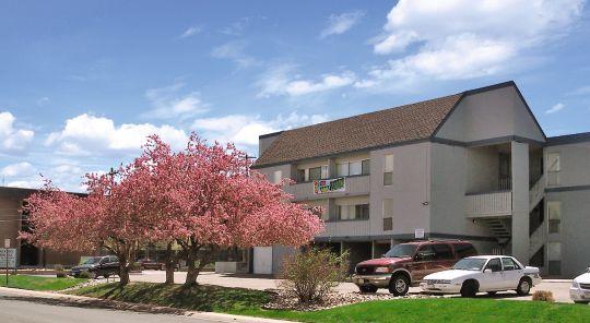 Primary Photo - Lakeridge Terrace Apartments