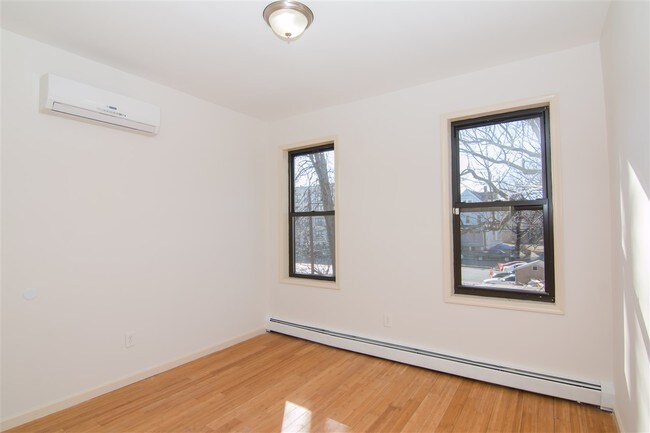 Foto del edificio - 21 Woodlawn Ave