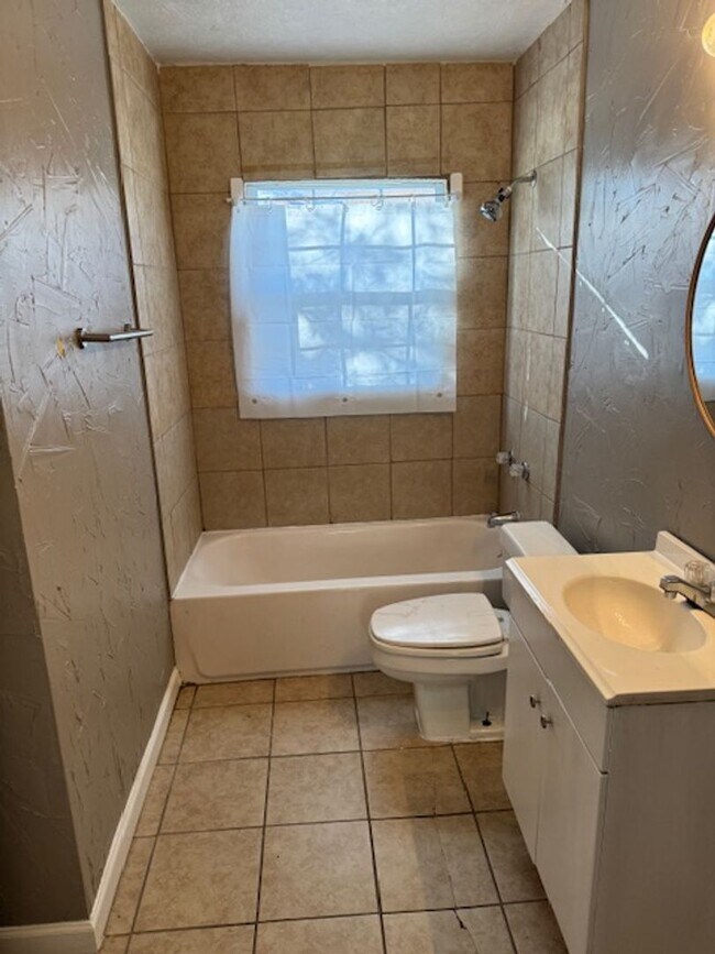 Foto del edificio - UPDATED HOUSE