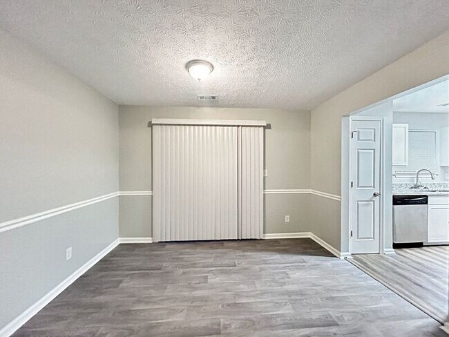 Building Photo - 107 Wedgewood Walk