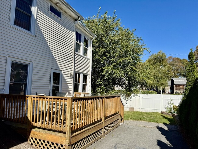 Building Photo - 6 Gould St