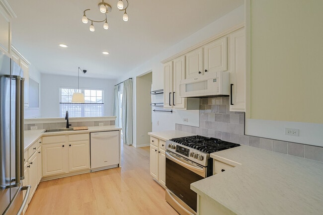 Building Photo - 12166 White Tail Ln