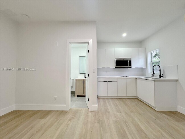 Foto del edificio - 2480 NW 96th St