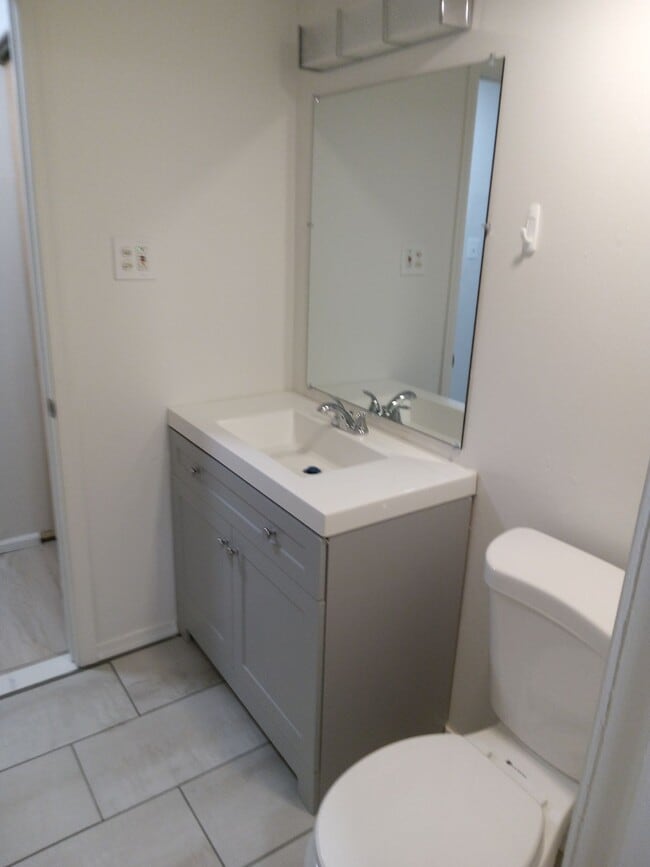 Building Photo - 2139 Birch Dr