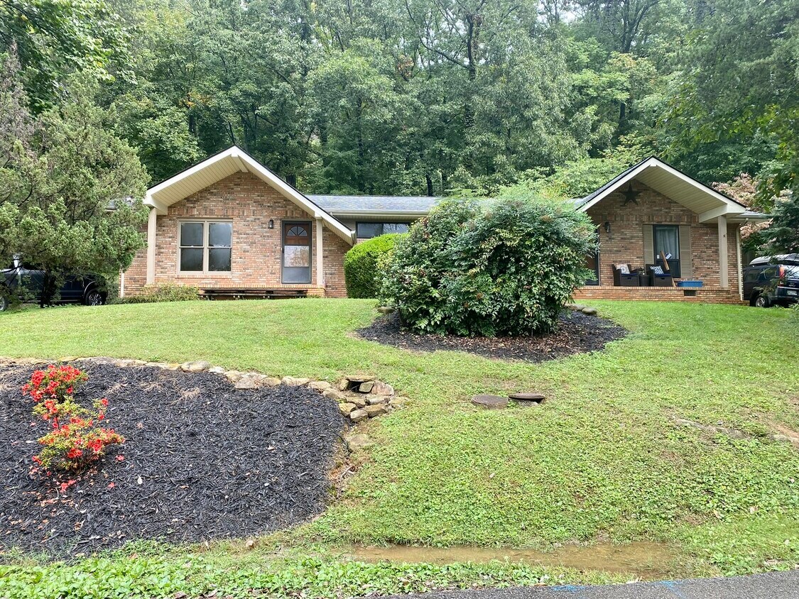 Primary Photo - 1443 Palisades Rd