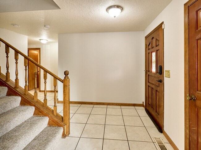 Foto del edificio - 3677 Silverstone Dr NE