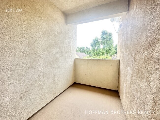 Building Photo - 7323 Winnetka Ave