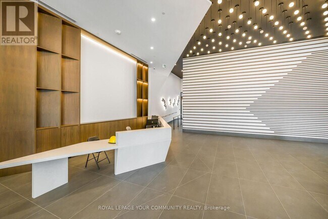 Building Photo - 1037 The Queensway