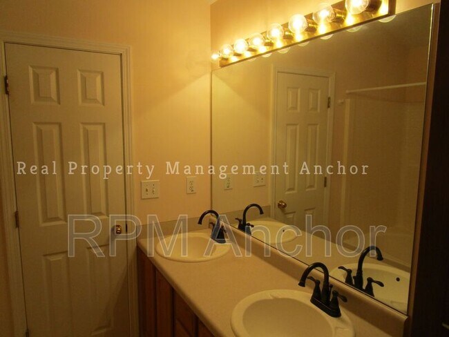 Building Photo - 5055 Yellow Pine Dr